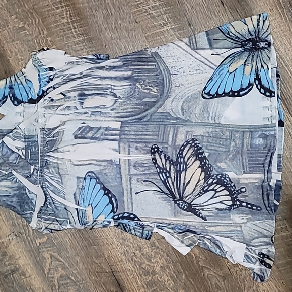 Gently Loved woman's blouse top size medium by candy Couture butterfly pattern - Picture 7 of 8